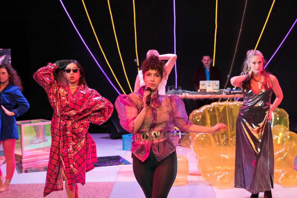 Fashion Auction ©Alek Kawka Szenenfoto Lover´s Disco(urse)